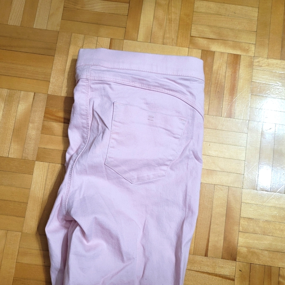 Women pink pants
